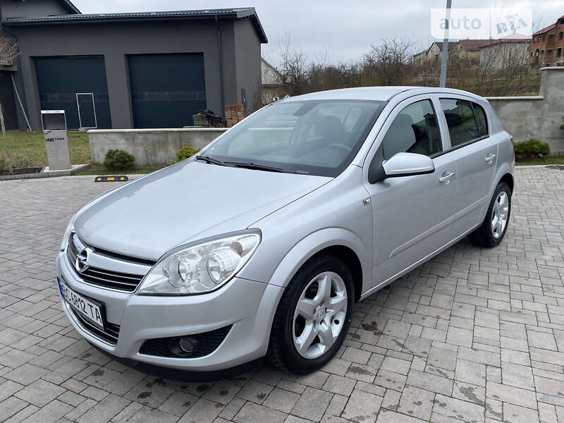 Хэтчбек Opel Astra 2007 в Львове