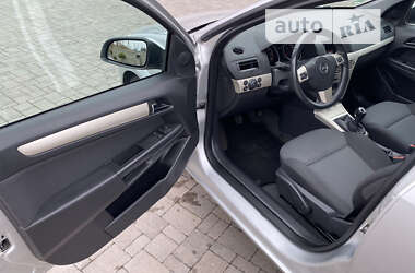 Хэтчбек Opel Astra 2007 в Львове