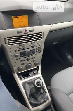 Хэтчбек Opel Astra 2007 в 