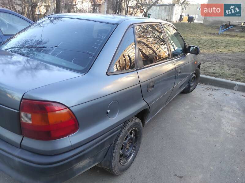 Седан Opel Astra 1995 в Харкові