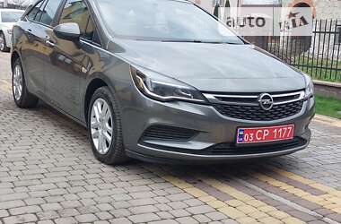 Універсал Opel Astra 2017 в Дрогобичі