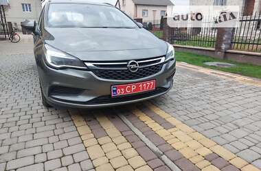 Універсал Opel Astra 2017 в Дрогобичі