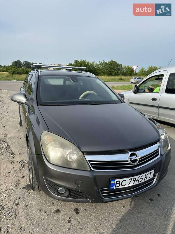 Універсал Opel Astra 2010 в Золочеві
