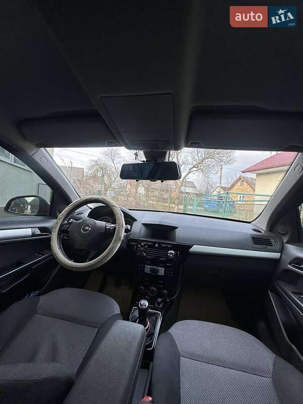 Універсал Opel Astra 2010 в Золочеві