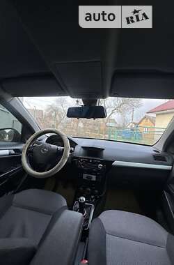 Універсал Opel Astra 2010 в Золочеві