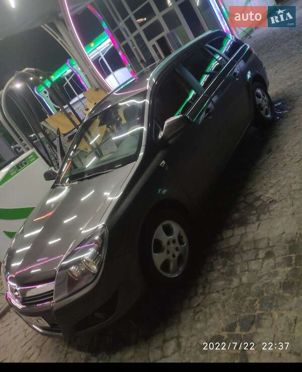 Універсал Opel Astra 2010 в Золочеві