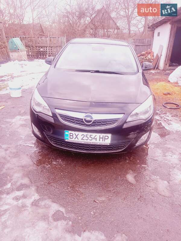 Седан Opel Astra 2010 в Романіву