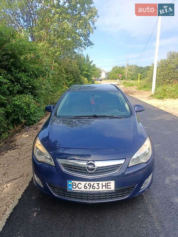 Універсал Opel Astra 2011 в Львові