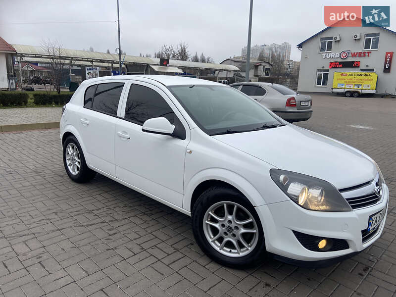 Хетчбек Opel Astra 2012 в Києві