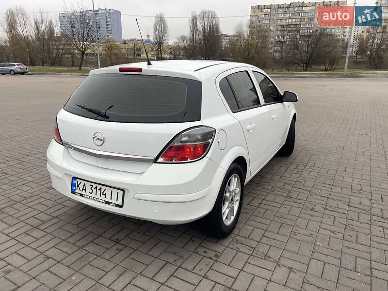 Хетчбек Opel Astra 2012 в Києві