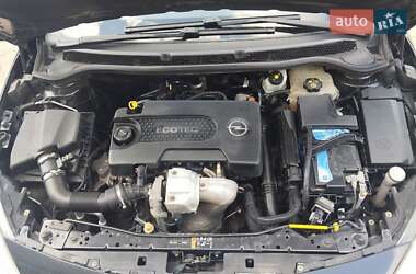 Универсал Opel Astra 2011 в 