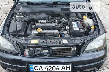 Хэтчбек Opel Astra 2000 в Смеле