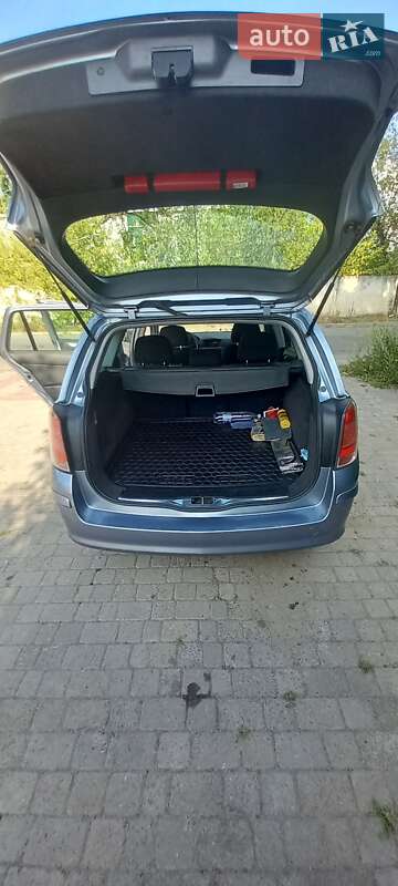 Универсал Opel Astra 2004 в Надворной