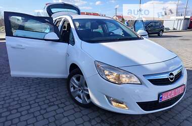 Универсал Opel Astra 2011 в Львове