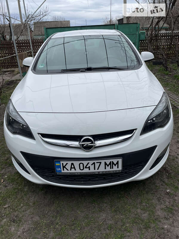 Хэтчбек Opel Astra 2015 в Краснограде