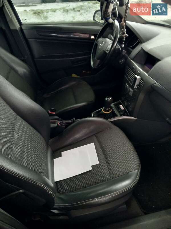 Хэтчбек Opel Astra 2004 в Кропивницком
