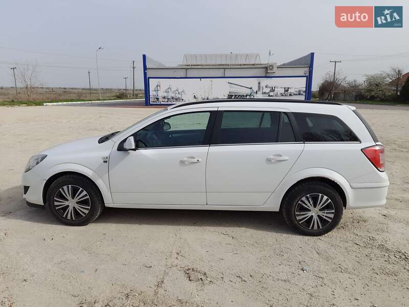 Универсал Opel Astra 2010 в Рени