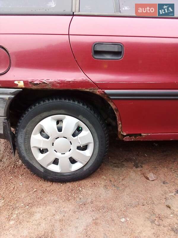 Универсал Opel Astra 1992 в Коростене