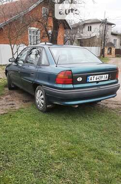 Седан Opel Astra 1995 в Коломые