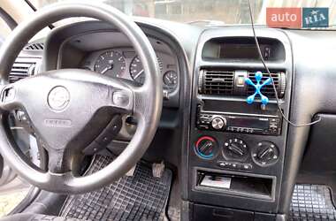Хэтчбек Opel Astra 2000 в 