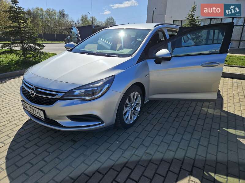 Универсал Opel Astra 2018 в Ровно