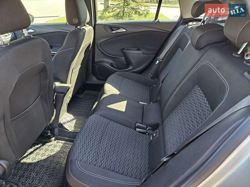 Универсал Opel Astra 2018 в Ровно