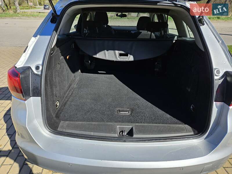 Универсал Opel Astra 2018 в Ровно
