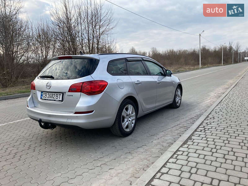 Універсал Opel Astra 2011 в Києві