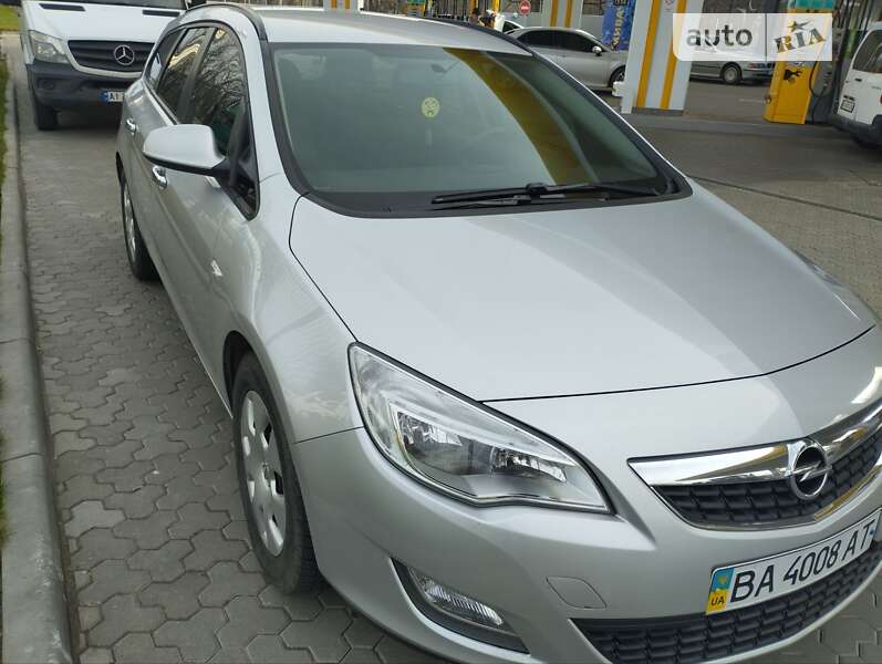 Универсал Opel Astra 2012 в Василькове