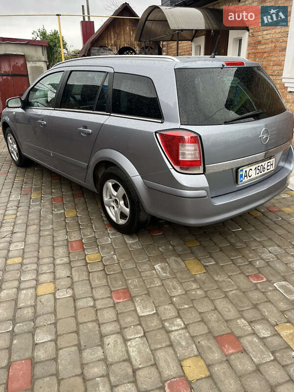Універсал Opel Astra 2008 в Луцьку