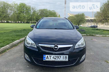 Универсал Opel Astra 2011 в Ивано-Франковске