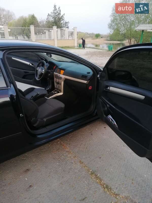 Хэтчбек Opel Astra 2008 в Балаклее
