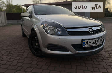 Купе Opel Astra 2009 в Карнауховке