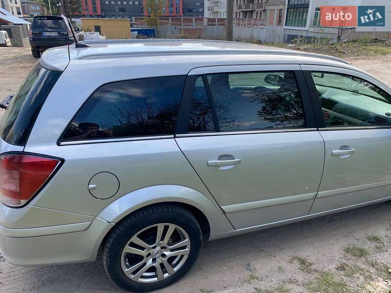 Універсал Opel Astra 2008 в Львові