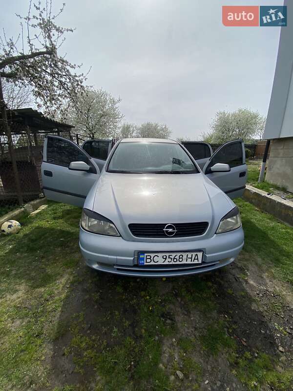 Седан Opel Astra 2004 в 