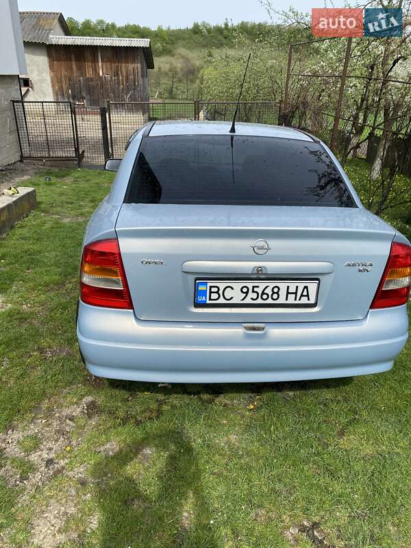 Седан Opel Astra 2004 в Львові