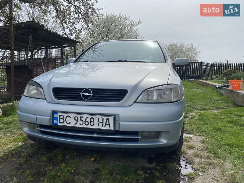Седан Opel Astra 2004 в Львові