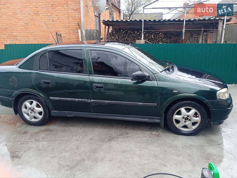 Седан Opel Astra 2001 в Деражне