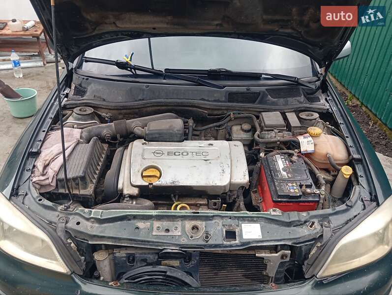 Седан Opel Astra 2001 в Деражне
