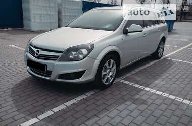 Універсал Opel Astra 2011 в Коломиї