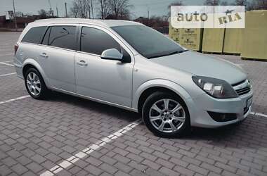 Універсал Opel Astra 2011 в Коломиї