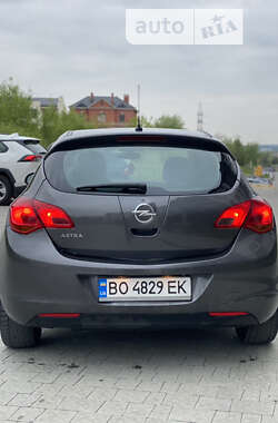 Хэтчбек Opel Astra 2010 в Новояворовске