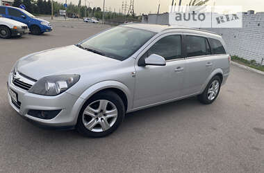 Универсал Opel Astra 2010 в Днепре