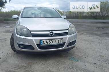 Хэтчбек Opel Astra 2004 в Звенигородке