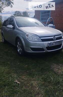 Универсал Opel Astra 2005 в Дубровице