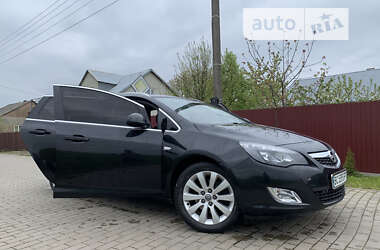 Универсал Opel Astra 2012 в Львове