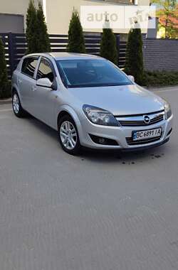 Хэтчбек Opel Astra 2011 в Львове