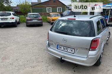 Универсал Opel Astra 2005 в Ровно