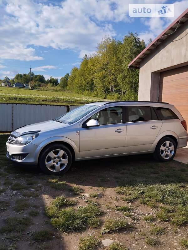 Универсал Opel Astra 2010 в Вижнице