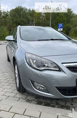 Універсал Opel Astra 2010 в Львові